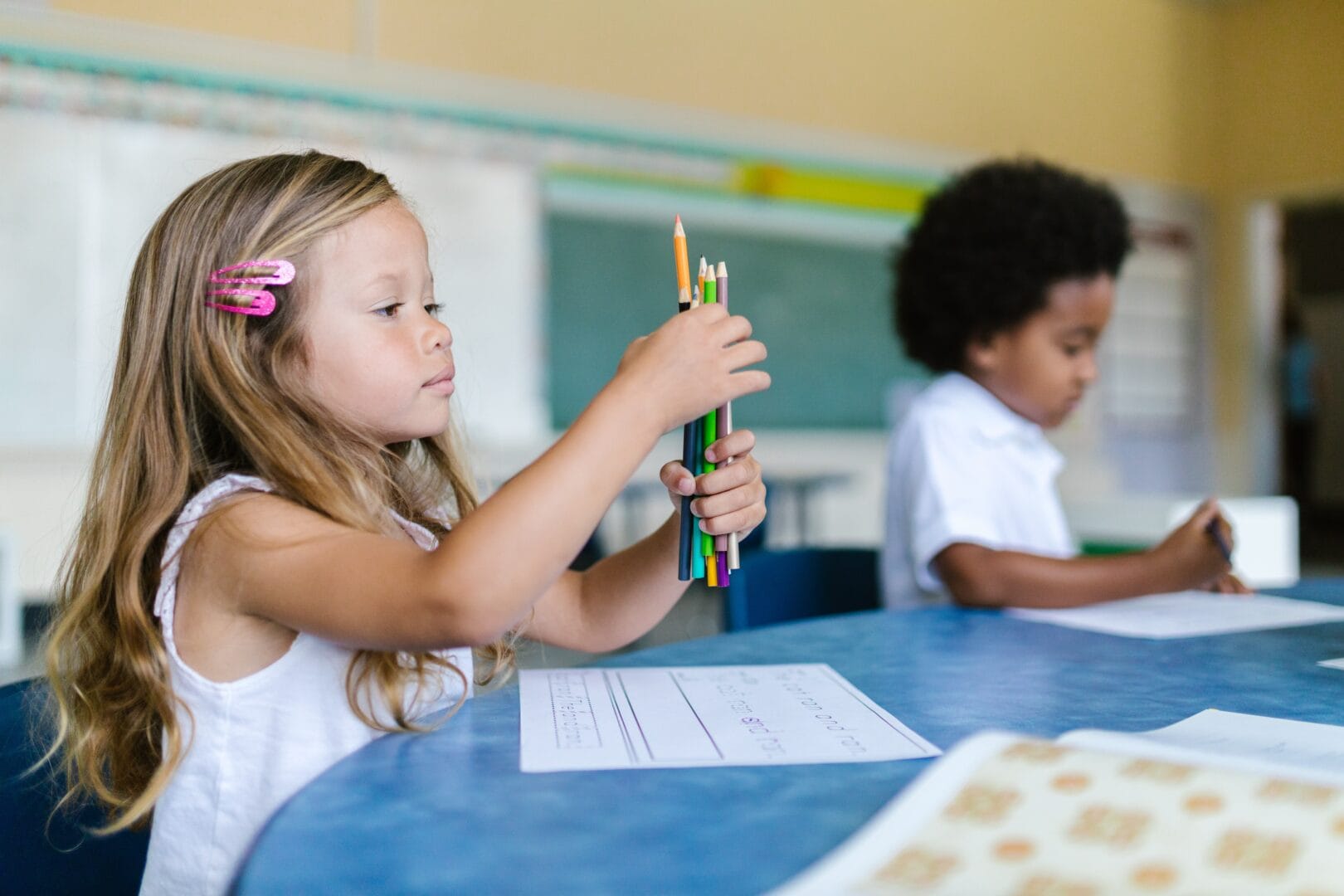 So kannst du dein Kind unterstützen, mental gesund durchs neue Schuljahr zu kommen